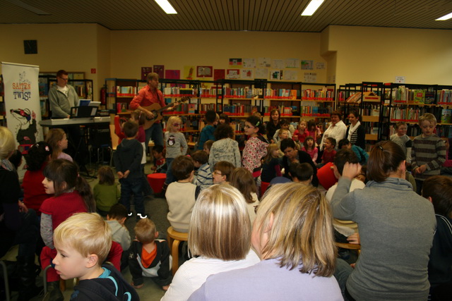 gal/2010/2010 Saitentwist Buecherei Borbeck 90 Jahre 18.11/2010 Saitentwist Buecherei Borbeck 90 Jahre 18.11. 122.jpg